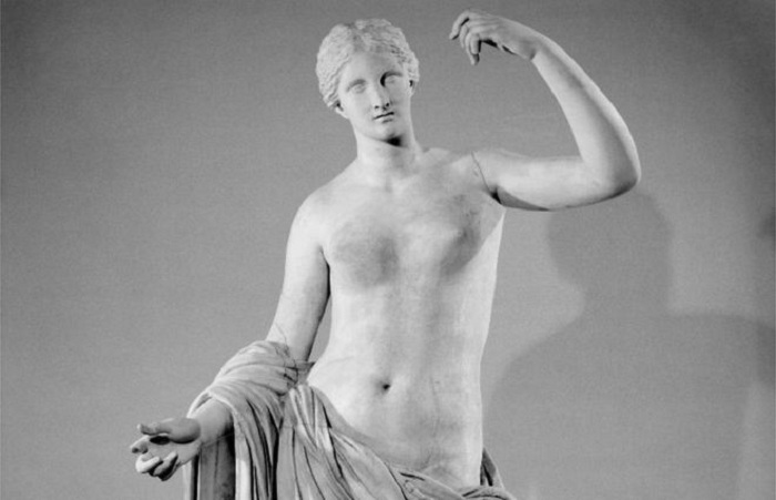 Waiter knocks thumb off Roman sculpture at British Museum
